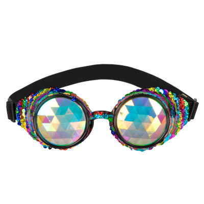 Een pilotenstijl partybril met regenboogkleurige pailletten, insectenglazen en een verstelbaar zwart elastiek om de bril op te kunnen zetten.