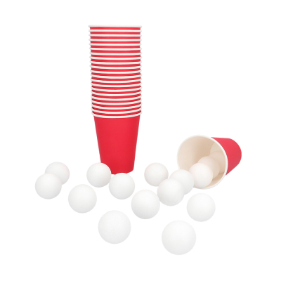 Rode bekers met witte pingpongballen, ideaal voor studentenfeesten en houseparty�s.