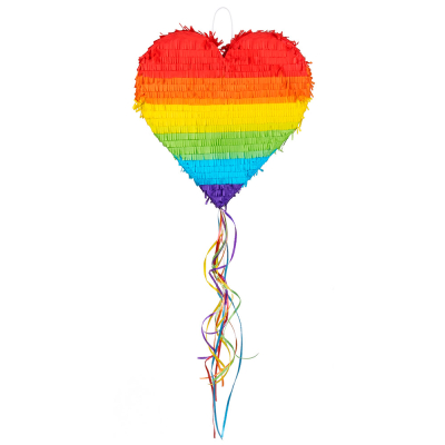 Een trekpiñata in de vorm van een hart in de kleuren van de regenboog met gekleurde sliertjes om aan te trekken.