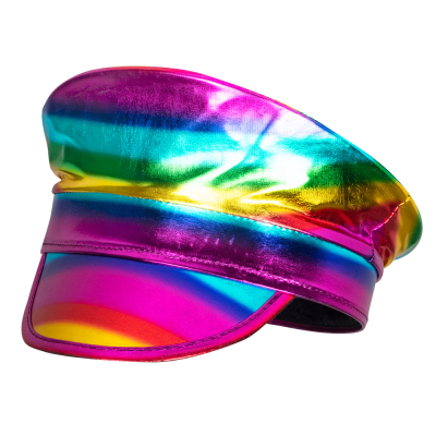 Een kapiteinspet in een glimmende holografische regenboog kleur.