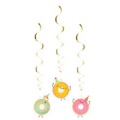 3 gouden decoratieswirls met 3 verschillende donut figuurtjes: een blauw donut, een gele donut en een roze donut.