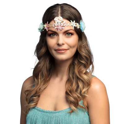 Woman wearing a mermaid headband with seashells, pearls, starfish and mint-coloured flowers.