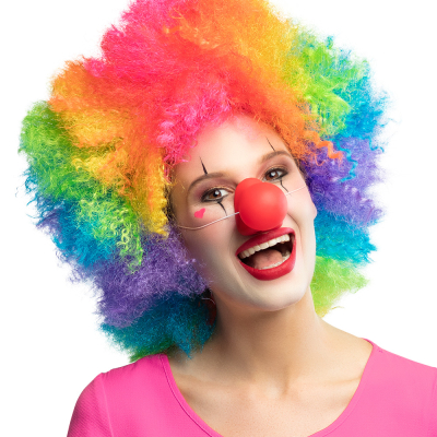Grand nez de clown en caoutchouc rouge avec un élastique blanc.