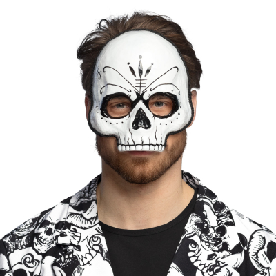 Homme portant un demi-masque de t�te de mort en blanc avec des accents noirs.