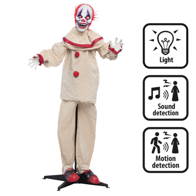 Staande halloweendecoratie van een horror clown met een griezelige lach, rood haar, wit kostuum en rode oplichtende ogen, die ook geluiden en bewegingen maakt.