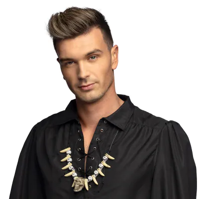 Collier avec petits crânes et défenses