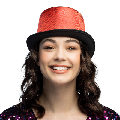 Vrouw met een rode glitterende hoge hoed met zwarte rand. De hoed heeft een feestelijke uitstraling en is perfect voor carnaval, themafeesten of oud & nieuw vieringen.