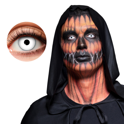 Œil avec lentille blanche d'Halloween. Le pourtour de l'œil est peint en noir.