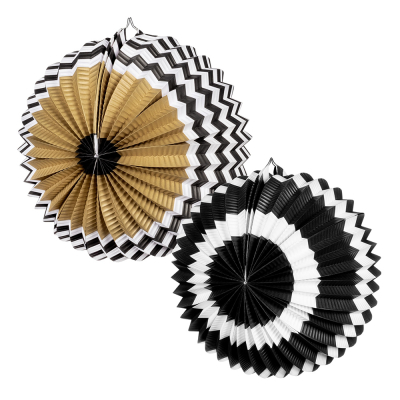 2 lanternes rondes en papier imprim�es en or et en noir.