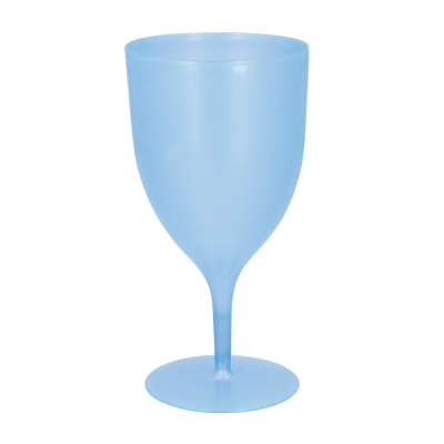 Gobelet en plastique bleu avec base.