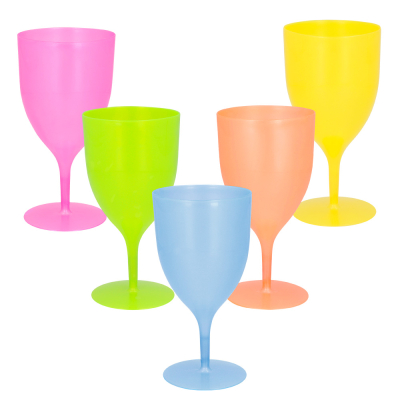 Kunststof beker in 5 kleuren: roze, geel, blauw, groenen oranje.