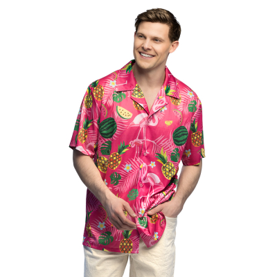 Homme avec chemise rose d'Hawa� en taille XL avec flamants roses, ananas, past�ques et feuilles tropicales. Id�al pour les f�tes d'�t�, les f�tes de plage et les carnavals.