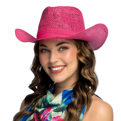 Femme avec un chapeau de cow-boy rose vif en tissu tress�, parfait pour les f�tes � th�me, le carnaval, les festivals et les f�tes champ�tres d'�t�.