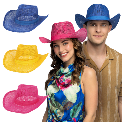 Chapeaux de cow-boy aux couleurs vives, bleu, rose et jaune, port�s par un homme et une femme - accessoire joyeux pour les f�tes � th�me, les carnavals et les festivals.