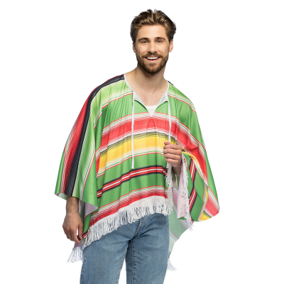 Homme portant un poncho mexicain color� avec des rayures vertes, rouges, jaunes et blanches, y compris des franges - id�al pour les f�tes � th�me, le carnaval et Cinco de Mayo.