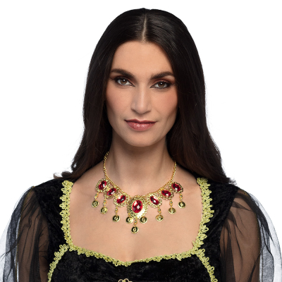 Vrouw met Arabische ketting met bedels en kunstrobijnen.