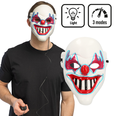 Ein Mann trägt eine LED-Clown-Maske mit gruseligem Horror-Clown-Lächeln. Die Maske hat 3 verschiedene Lichtmodi und kann mit einer Fernbedienung eingestellt werden.