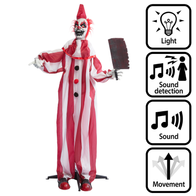 Stehende Halloween-Dekoration in Form eines Horror-Clowns in einem rot-weiß gestreiften Anzug mit einem Hackmesser in der Hand, das durch Geräusche aktiviert wird und gruselige Geräusche und Bewegungen von sich gibt sowie rot leuchtende Augen hat.