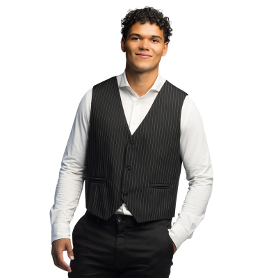 Jonge man in een stijlvolle outfit met een zwart gilet met krijtstreep, perfect voor formele gelegenheden, themafeesten of als onderdeel van een kostuum.
